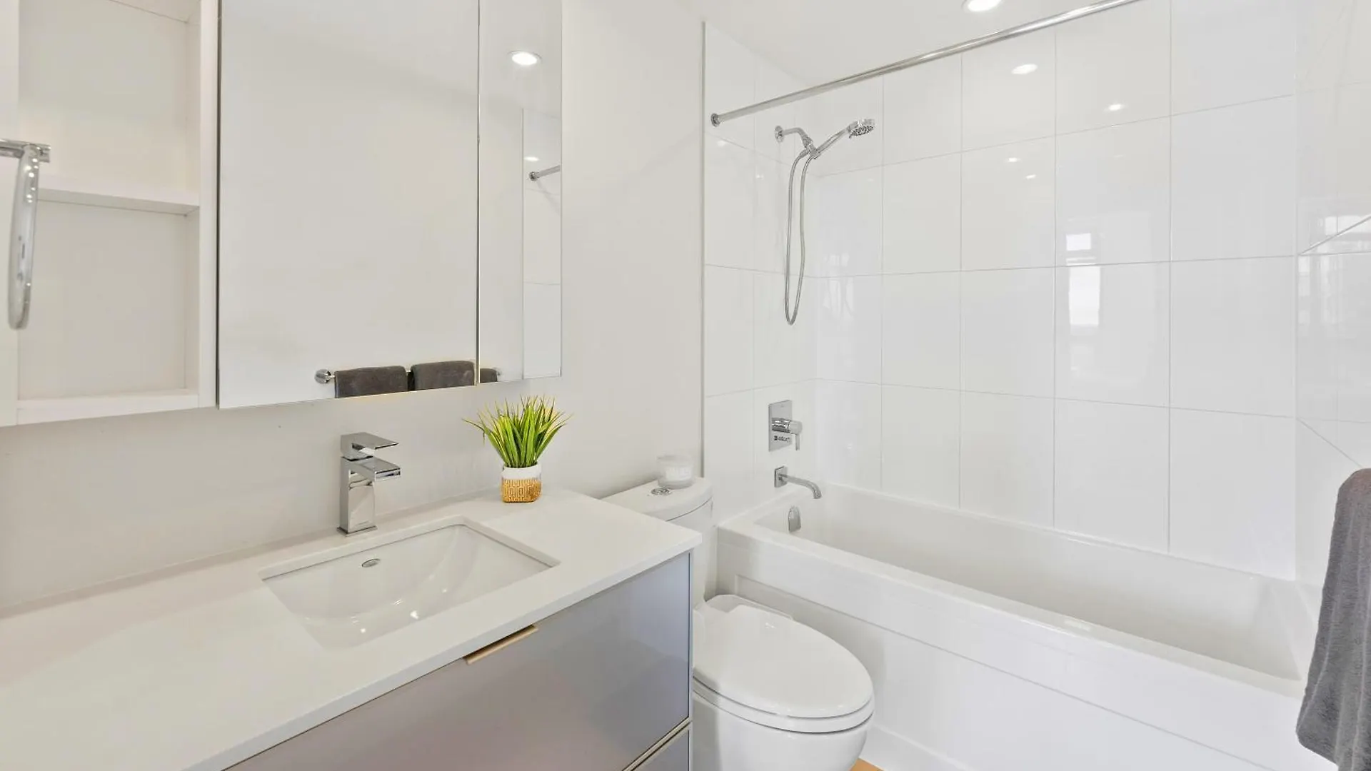 Sky High 2 Bedroom Retreat Downtown And Panoramic Views Vancouver Apartment