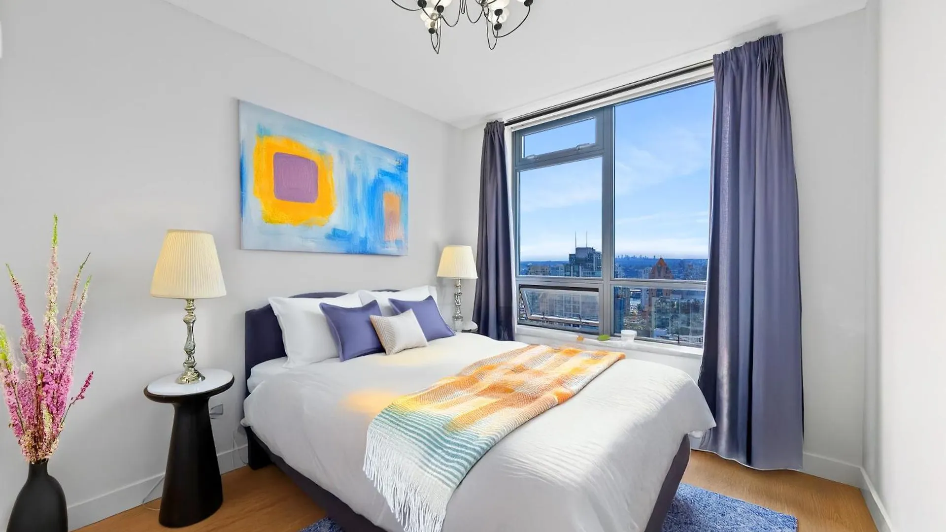 Sky High 2 Bedroom Retreat Downtown And Panoramic Views location